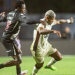 Vitória não aproveita expulsão, perde para o Vasco e vai decidir vaga no Barradão