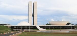 Congresso vota fim da escala 6×1 e ‘taxa das blusinhas’ nesta semana; veja datas