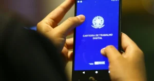 Desemprego cai para 5,3%, o menor para o trimestre terminado em julho