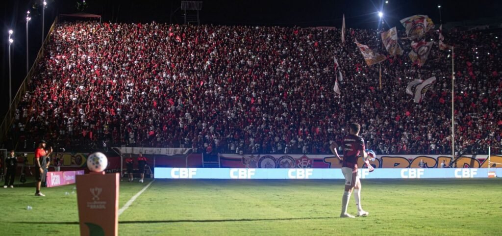 Vitória x Vasco: onde assistir, prováveis escalações e arbitragem