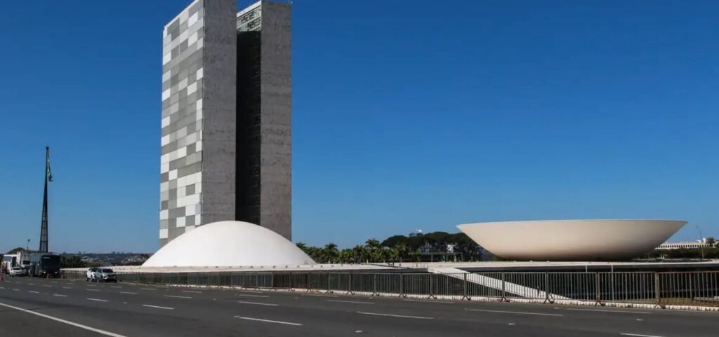 Escala 6×1, segurança e taxa das blusinhas entram na pauta do Congresso nesta quarta