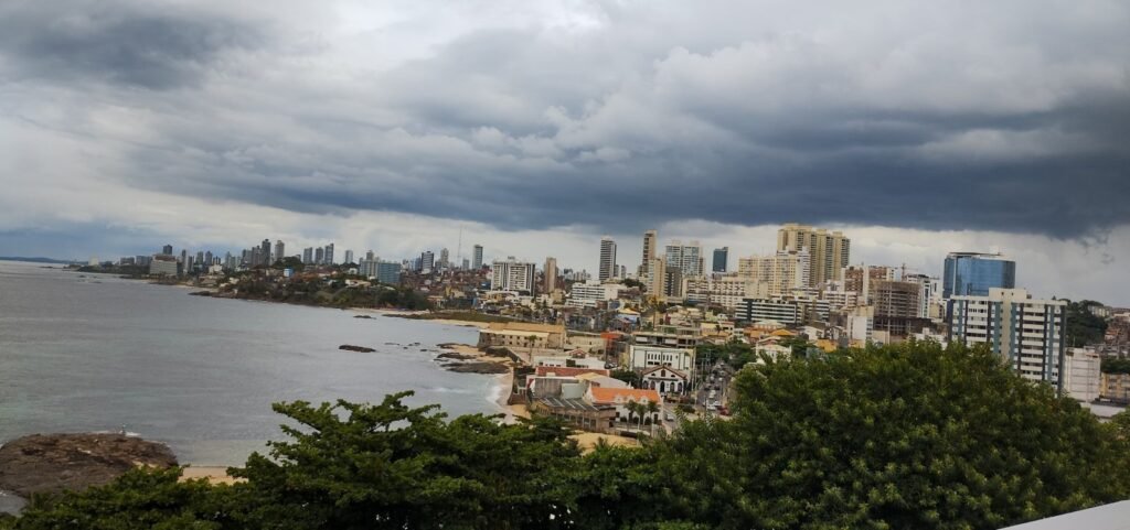 Bahia tem alerta para chuva forte e ventos de até 70 km/h em 30 cidades