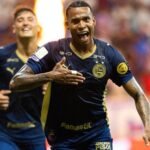Com gols de Jean Lucas e Juba, Bahia bate o Remo e volta ao G-4 do Brasileirão