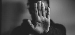 INSS regulamenta benefício para mulheres afastadas do trabalho por violência doméstica