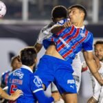 Em jogo de muita chuva, Bahia não aproveita expulsão de Neymar e cede empate ao Santos